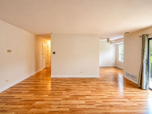 2208 Country Club Drive 26, Woodridge, IL 60517