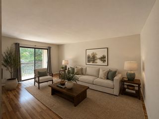 2208 Country Club Drive 26, Woodridge, IL 60517