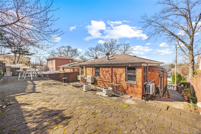 45-76 Browvale Lane, Little Neck, NY 11362