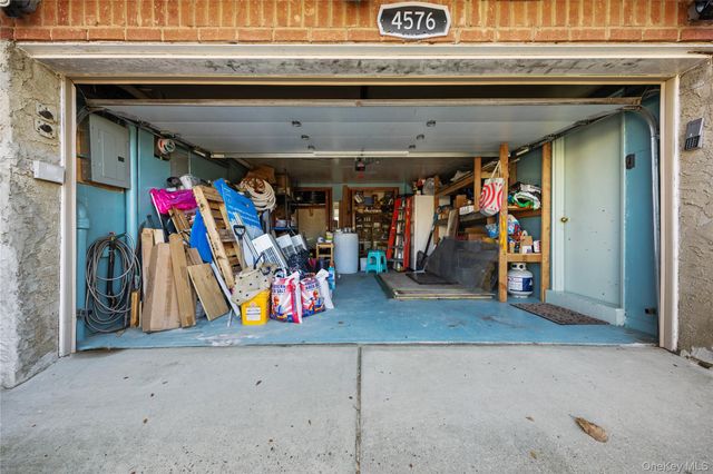 45-76 Browvale Lane, Little Neck, NY 11362