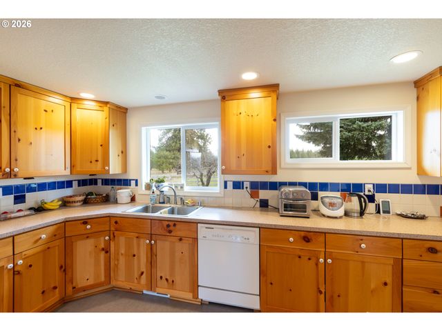56 JENNINGS Rd, Trout Lake, WA 98650