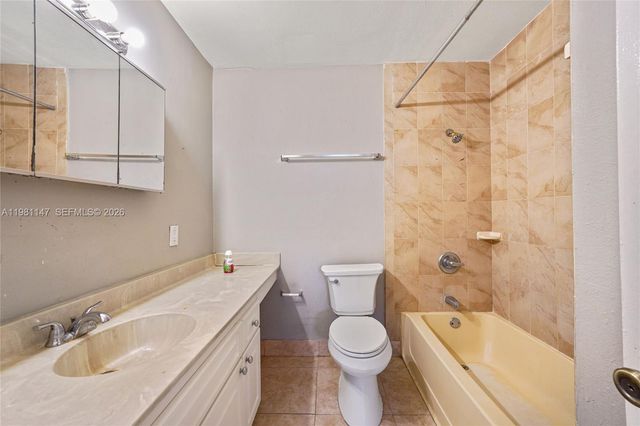 4092 N Pine Island Rd 206, Sunrise, FL 33351