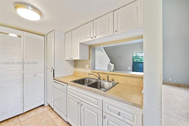 4092 N Pine Island Rd 206, Sunrise, FL 33351