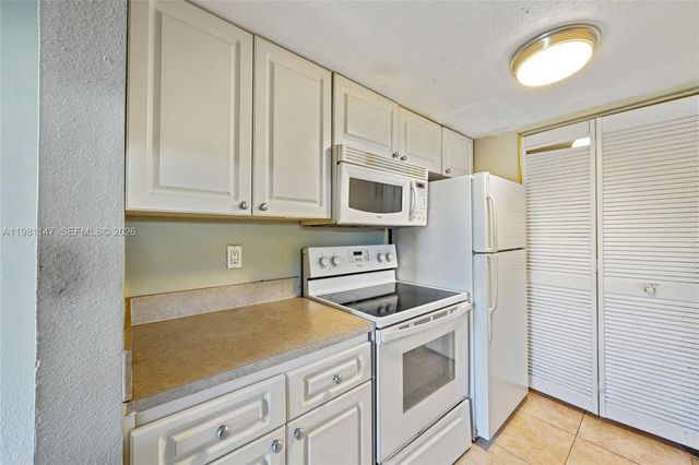 4092 N Pine Island Rd 206, Sunrise, FL 33351