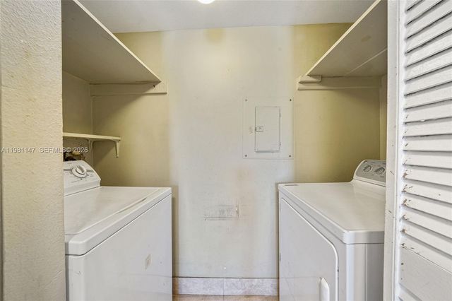 4092 N Pine Island Rd 206, Sunrise, FL 33351