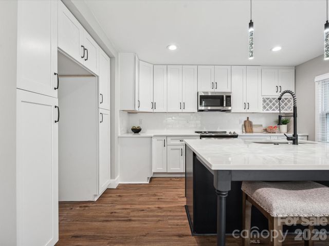 2000 Tyvola Road, Charlotte, NC 28210