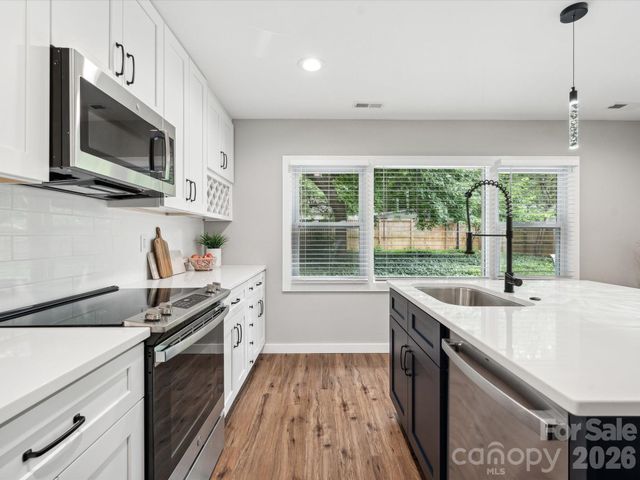 2000 Tyvola Road, Charlotte, NC 28210