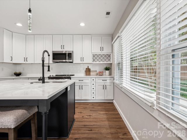 2000 Tyvola Road, Charlotte, NC 28210