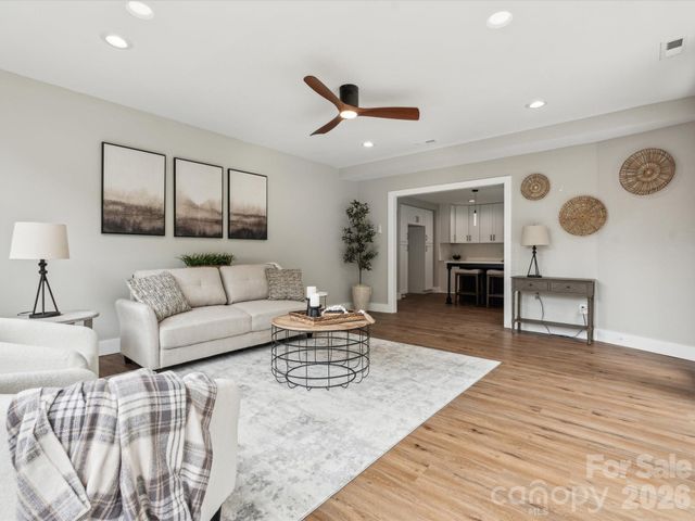 2000 Tyvola Road, Charlotte, NC 28210