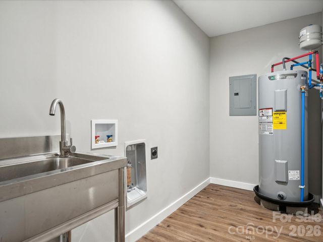 2000 Tyvola Road, Charlotte, NC 28210