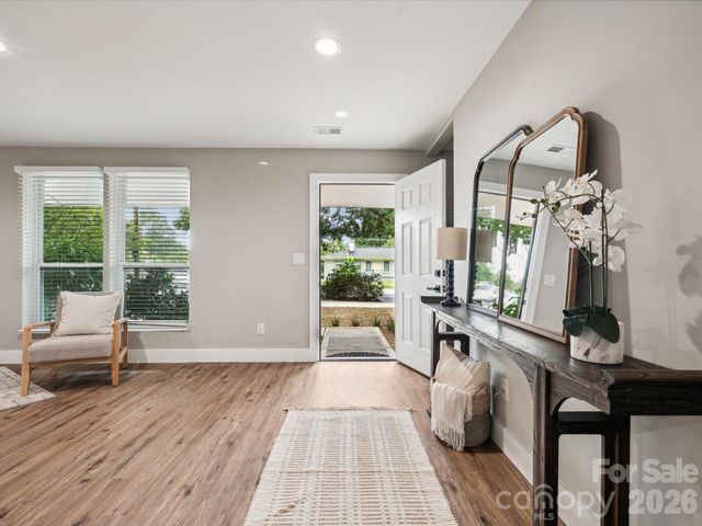 2000 Tyvola Road, Charlotte, NC 28210