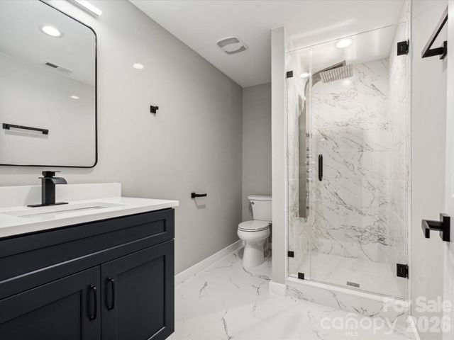 2000 Tyvola Road, Charlotte, NC 28210