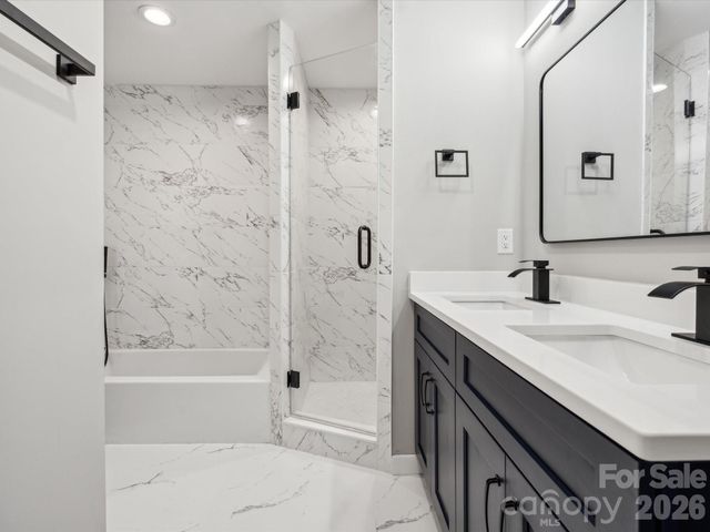 2000 Tyvola Road, Charlotte, NC 28210