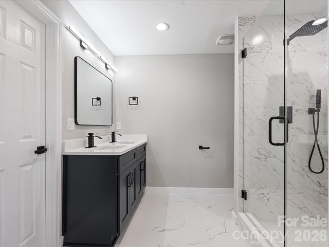 2000 Tyvola Road, Charlotte, NC 28210