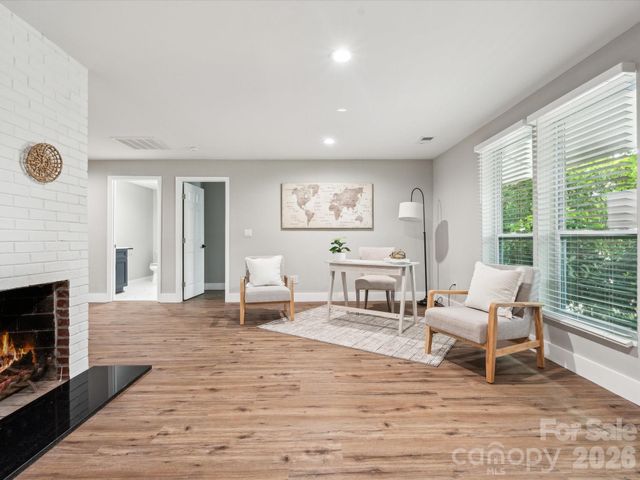 2000 Tyvola Road, Charlotte, NC 28210