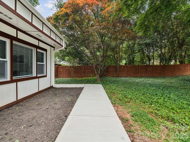 2000 Tyvola Road, Charlotte, NC 28210