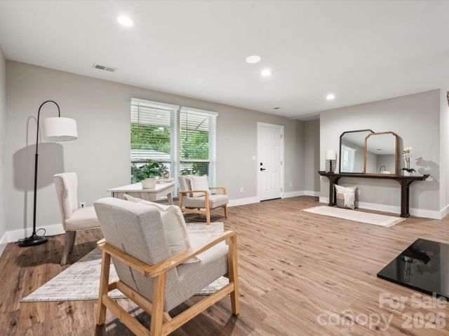 2000 Tyvola Road, Charlotte, NC 28210