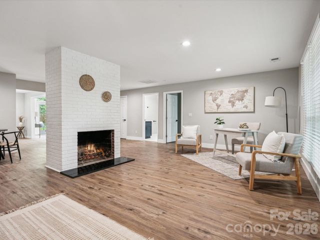 2000 Tyvola Road, Charlotte, NC 28210