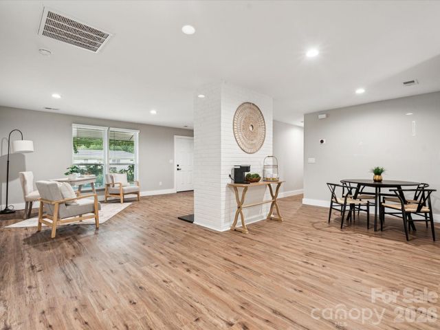 2000 Tyvola Road, Charlotte, NC 28210