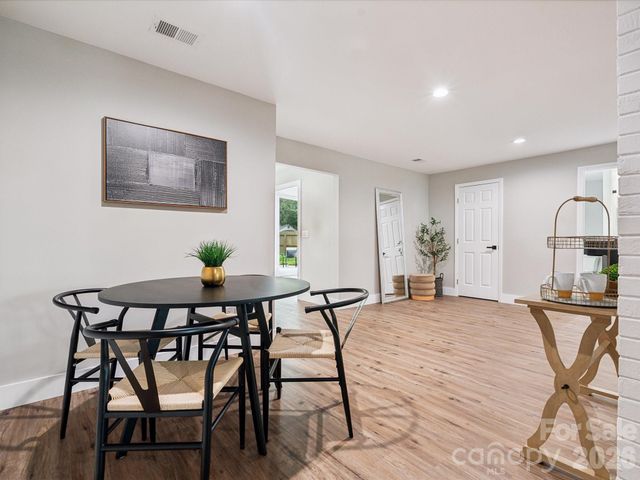 2000 Tyvola Road, Charlotte, NC 28210