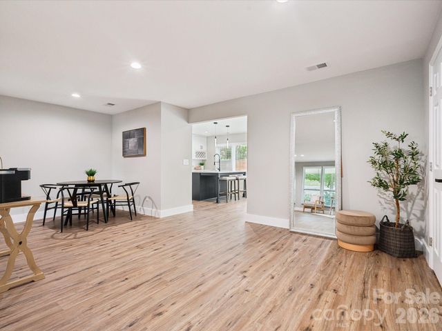 2000 Tyvola Road, Charlotte, NC 28210