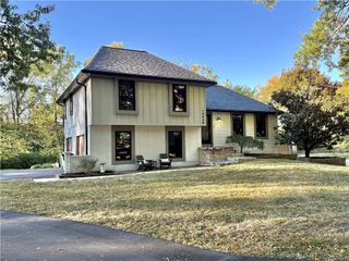 10528 Cherokee Lane, Leawood, KS 66206