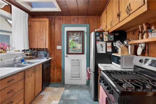 1190 Scenic, Rimforest, CA 92378