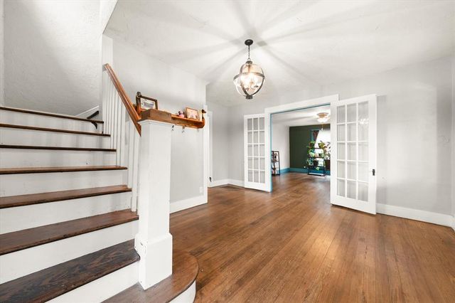 1005 E Noble Avenue, Guthrie, OK 73044