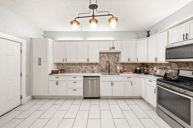 1005 E Noble Avenue, Guthrie, OK 73044