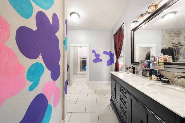 1005 E Noble Avenue, Guthrie, OK 73044