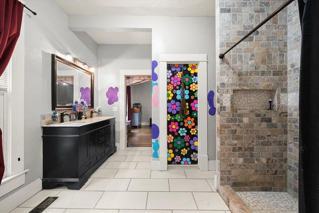 1005 E Noble Avenue, Guthrie, OK 73044