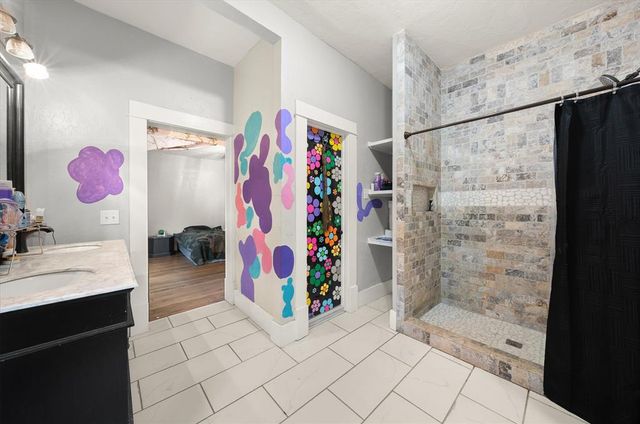 1005 E Noble Avenue, Guthrie, OK 73044