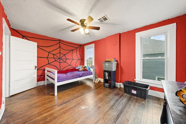 1005 E Noble Avenue, Guthrie, OK 73044