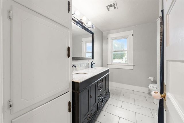 1005 E Noble Avenue, Guthrie, OK 73044