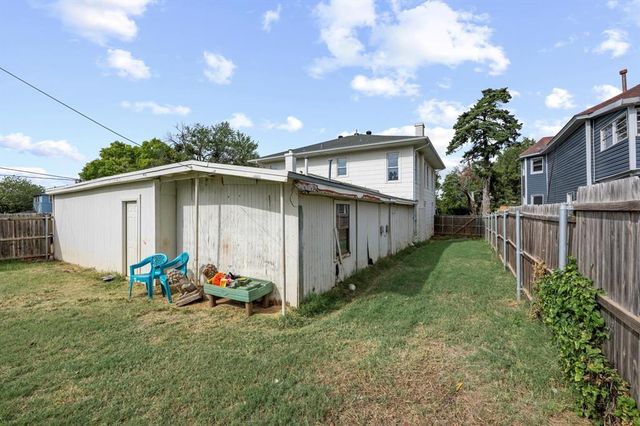 1005 E Noble Avenue, Guthrie, OK 73044