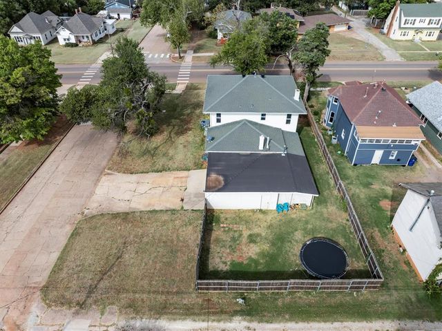 1005 E Noble Avenue, Guthrie, OK 73044