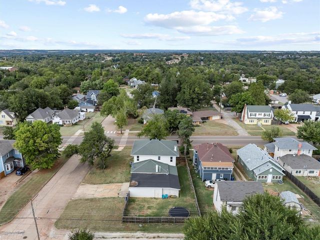 1005 E Noble Avenue, Guthrie, OK 73044