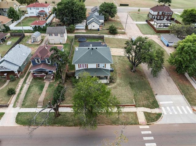 1005 E Noble Avenue, Guthrie, OK 73044
