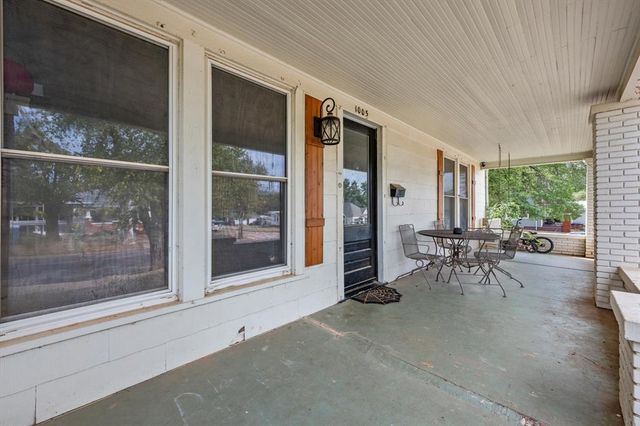 1005 E Noble Avenue, Guthrie, OK 73044