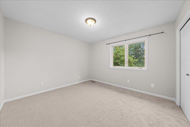 139 Ridge Way, Mahtomedi, MN 55115