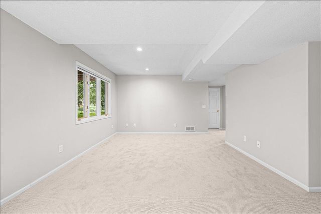 139 Ridge Way, Mahtomedi, MN 55115