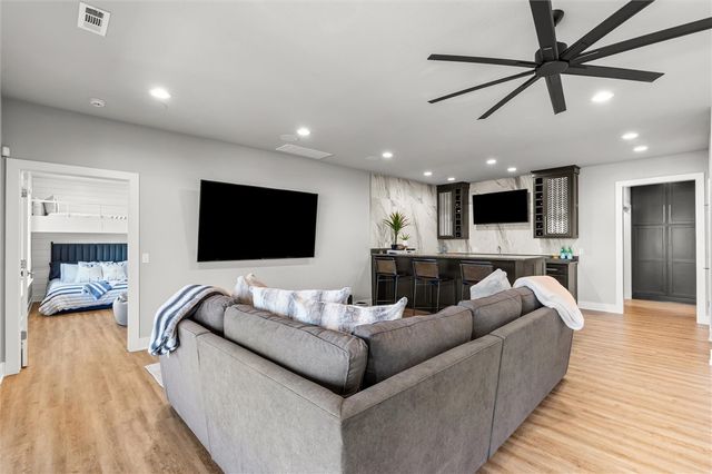 497 Honey Creek Road, Eureka Springs, AR 72631