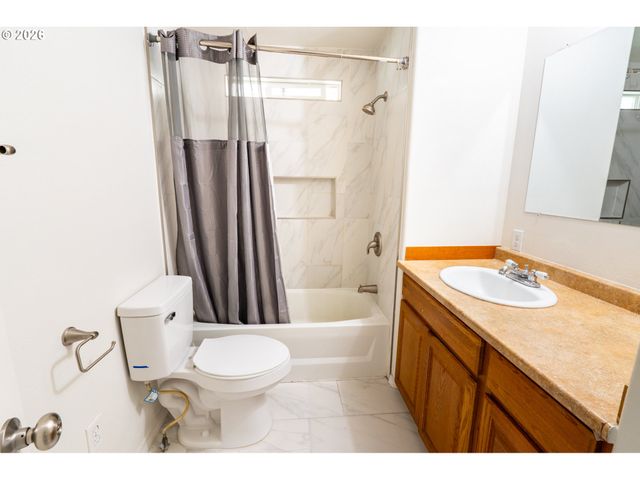 13900 Se HIGHWAY 212 186, Clackamas, OR 97015