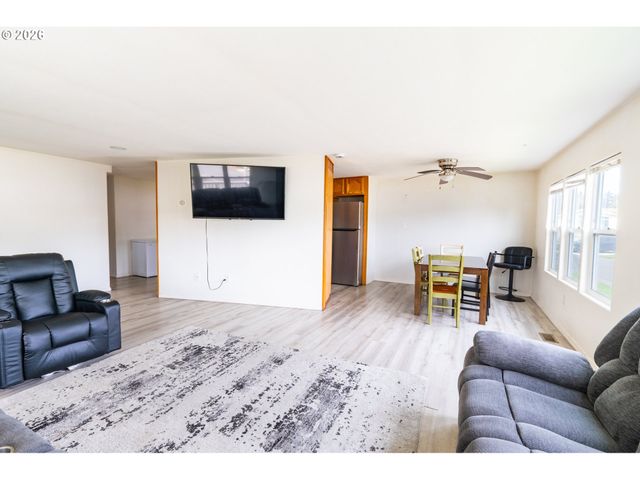 13900 Se HIGHWAY 212 186, Clackamas, OR 97015