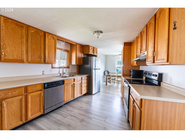 13900 Se HIGHWAY 212 186, Clackamas, OR 97015