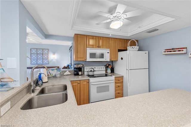 5890 Trailwinds DR 522, Fort Myers, FL 33907