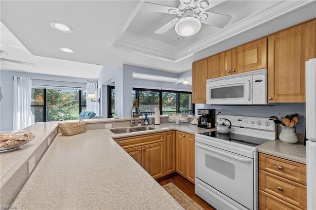 5890 Trailwinds DR 522, Fort Myers, FL 33907