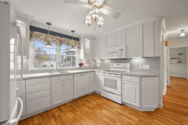 171 Pine Grove Dr, Pittsfield, MA 01201