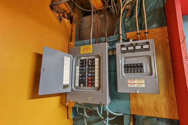 171 Pine Grove Dr, Pittsfield, MA 01201