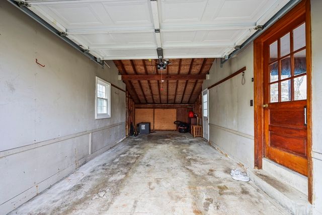 171 Pine Grove Dr, Pittsfield, MA 01201